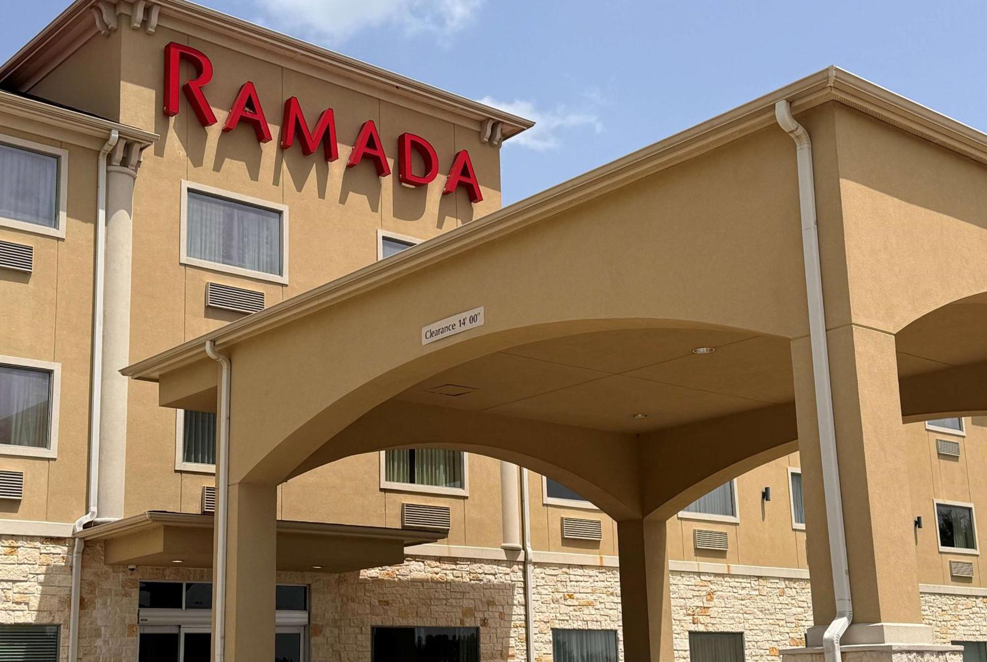 מלון Ramada By Wyndham קולג' סטיישן מראה חיצוני תמונה
